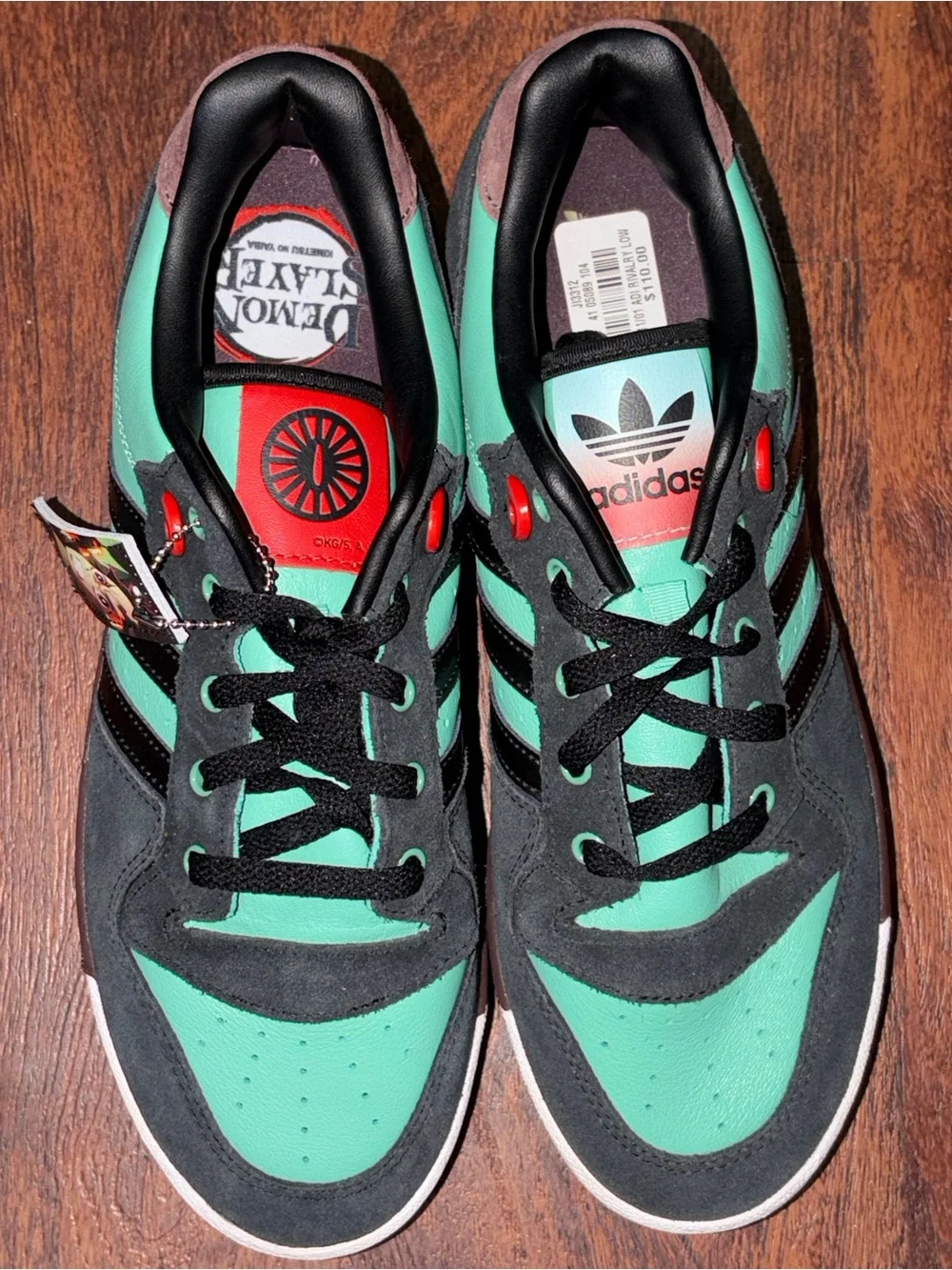Adidas size 10 Rivalry low basketball shoes